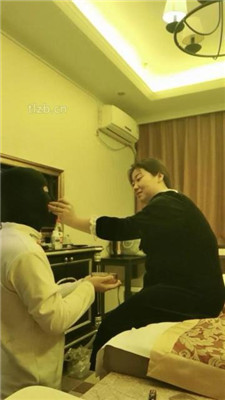 图片[3]-千面】打板子/人体烟灰缸/抽耳光/闻臭脚