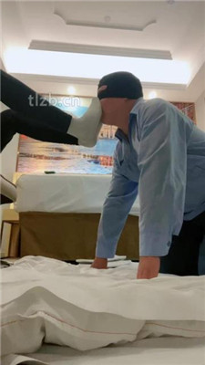 图片[2]-七七】坐脸窒息/闻舔超臭白棉袜完整版】