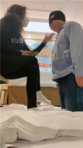 【七七】坐脸窒息/闻舔超臭白棉袜【完整版】_绳艺资料库