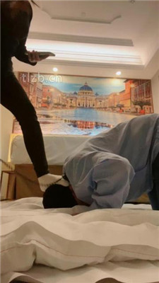 图片[5]-七七】坐脸窒息/闻舔超臭白棉袜完整版】