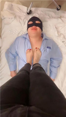 图片[14]-七七】坐脸窒息/闻舔超臭白棉袜完整版】