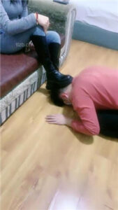 【蜜糖情侣】耳光暴打/舔脏长靴/骑马转胯/踩踏_绳艺资料库