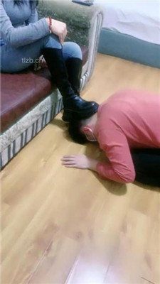 【蜜糖情侣】耳光暴打/舔脏长靴/骑马转胯/踩踏_绳艺资料库