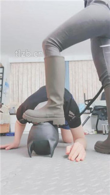 图片[3]-果儿】鞭打/转胯爬行/品尝圣水/臭脚捂脸