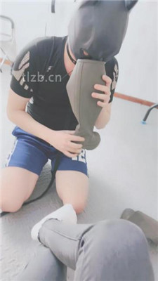 图片[13]-果儿】鞭打/转胯爬行/品尝圣水/臭脚捂脸