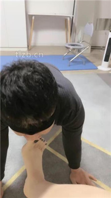 【若冰】仔细跪舔原味裸足脚趾_绳艺资料库