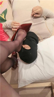 图片[2]-安主】黑丝高跟原味恋足舔