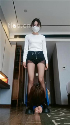 图片[5]-爱可呀】母猪闺蜜给我清理脏鞋子