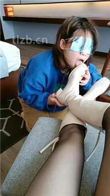 图片[11]-爱可呀】母猪闺蜜给我清理脏鞋子