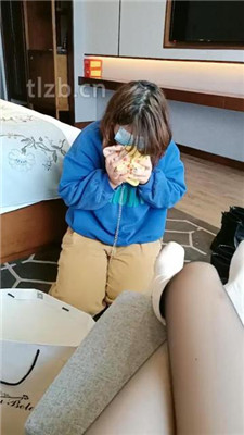 图片[12]-爱可呀】母猪闺蜜给我清理脏鞋子