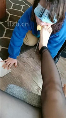 图片[14]-爱可呀】母猪闺蜜给我清理脏鞋子