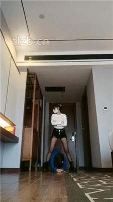 图片[18]-爱可呀】母猪闺蜜给我清理脏鞋子