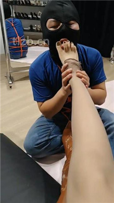 图片[2]-猫爷】脚趾玩狗舌/长靴丝袜裸足舔