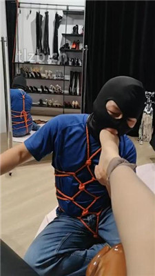 图片[4]-猫爷】脚趾玩狗舌/长靴丝袜裸足舔