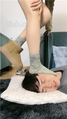 图片[4]-梓S】棉袜雪地靴裸足-全体重踩脸