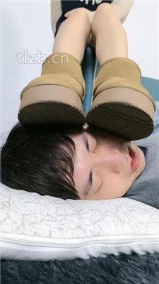 图片[2]-梓S】棉袜雪地靴裸足-全体重踩脸