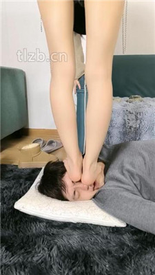 图片[13]-梓S】棉袜雪地靴裸足-全体重踩脸