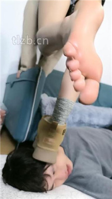 图片[15]-梓S】棉袜雪地靴裸足-全体重踩脸