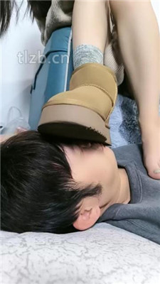 图片[19]-梓S】棉袜雪地靴裸足-全体重踩脸