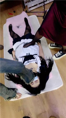 图片[13]-女仆电】3女主VS3女慕-笼中圈养/遛狗钻胯/接吻口水