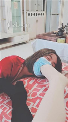 图片[8]-美容院S】变装狗奴对着长靴肉丝发骚