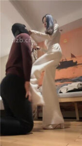 【凉子】骑马转胯/舔闻脏鞋臭脚/舔地板_绳艺资料库