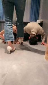 【小雅老师】情侣下跪做奴求虐_绳艺资料库