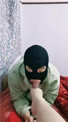 图片[2]-千面】跪舔原味裸足