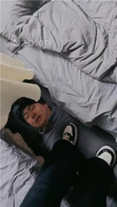 【奶味小仙女】踩踏火车上的地毯狗_绳艺资料库