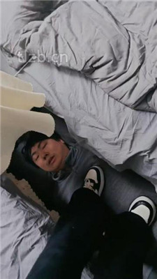 【奶味小仙女】踩踏火车上的地毯狗_绳艺资料库