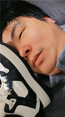 图片[3]-奶味小仙女】踩踏火车上的地毯狗