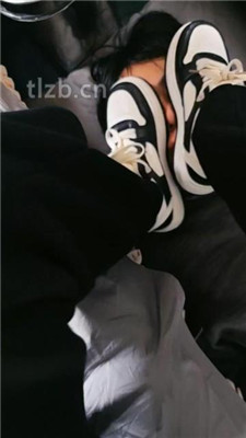 图片[4]-奶味小仙女】踩踏火车上的地毯狗