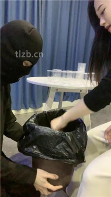 图片[2]-七七】赏赐绿帽男友圣水盛宴