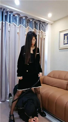 图片[2]-嘉妮S】黑丝美腿虐-转胯/舔皮鞋/叼鞋闻鞋/吮吸脚趾