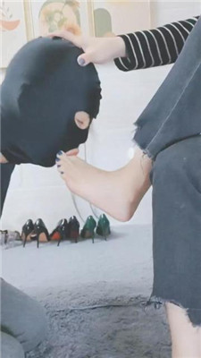 【灵竹】反绑强制舔脚/胯下辱/闻舔高跟_绳艺资料库