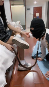 【珂儿大小姐】舔超脏鞋底/裸足恋足/赏赐圣水_绳艺资料库