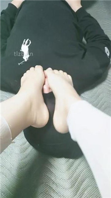 图片[4]-玉美人】近距离裸足恋足舔