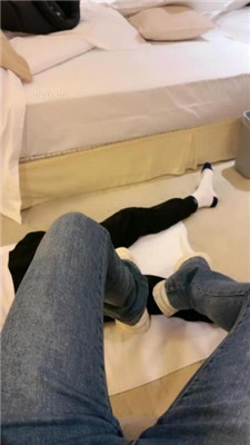 图片[2]-小琪琪】小白鞋踩狗腿