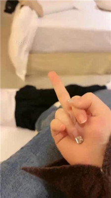 图片[4]-小琪琪】小白鞋踩狗腿