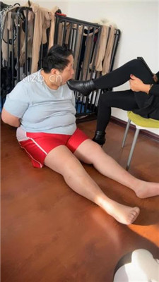 图片[6]-冰色】家奴清理脏鞋底