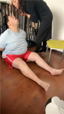 图片[9]-冰色】家奴清理脏鞋底