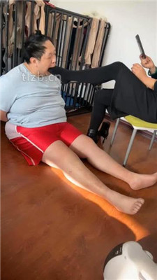 图片[11]-冰色】家奴清理脏鞋底