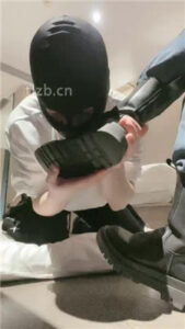 【绝美兔女王】跪舔脏长靴臭白袜/捆绑踩踏_绳艺资料库