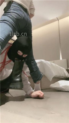 图片[13]-绝美兔女王】跪舔脏长靴臭白袜/捆绑踩踏