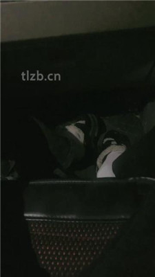 图片[3]-丝雯大小姐】雨天车内玩狗