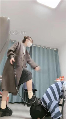 图片[2]-樱子大人】骑马爬行/运动鞋踩踏提档/舔拖鞋