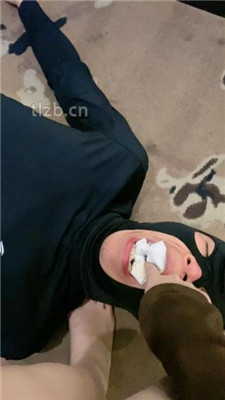 图片[9]-七七】跪舔脏长靴/藤条鞭打/嘴洗白袜/吃烟灰