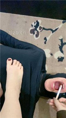 图片[11]-七七】跪舔脏长靴/藤条鞭打/嘴洗白袜/吃烟灰