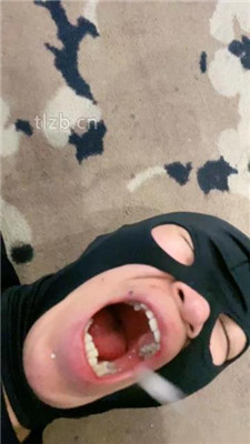 图片[12]-七七】跪舔脏长靴/藤条鞭打/嘴洗白袜/吃烟灰