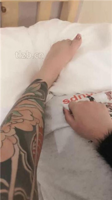 【七七黑心祖宗】掐乳/裸足踩狗_绳艺资料库